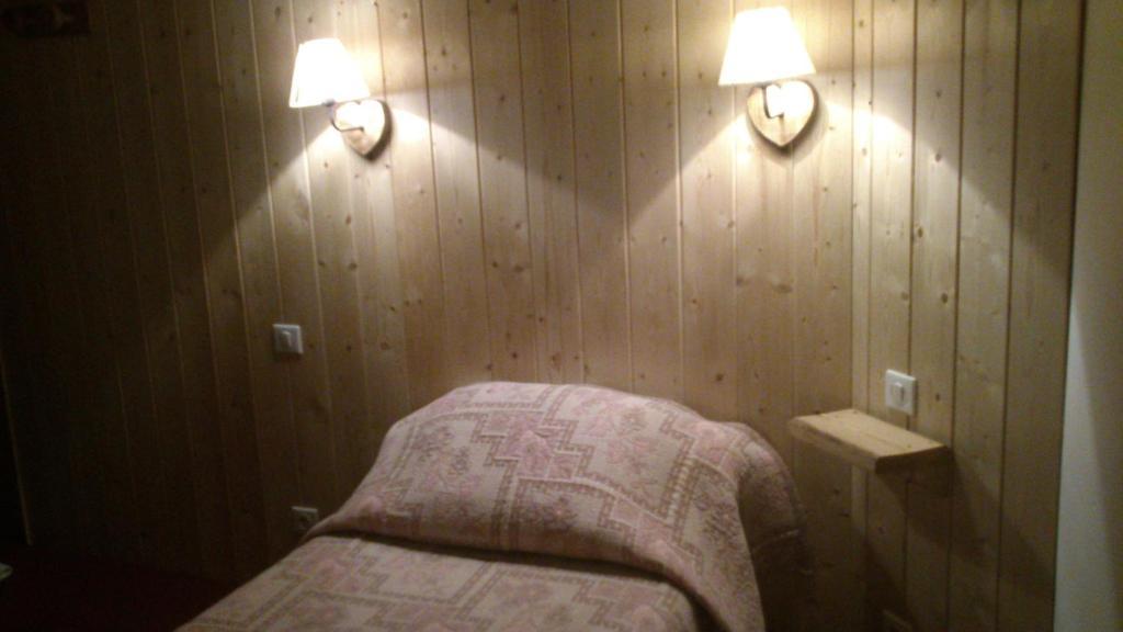 Hotel Du Faubourg Moûtiers Zimmer foto